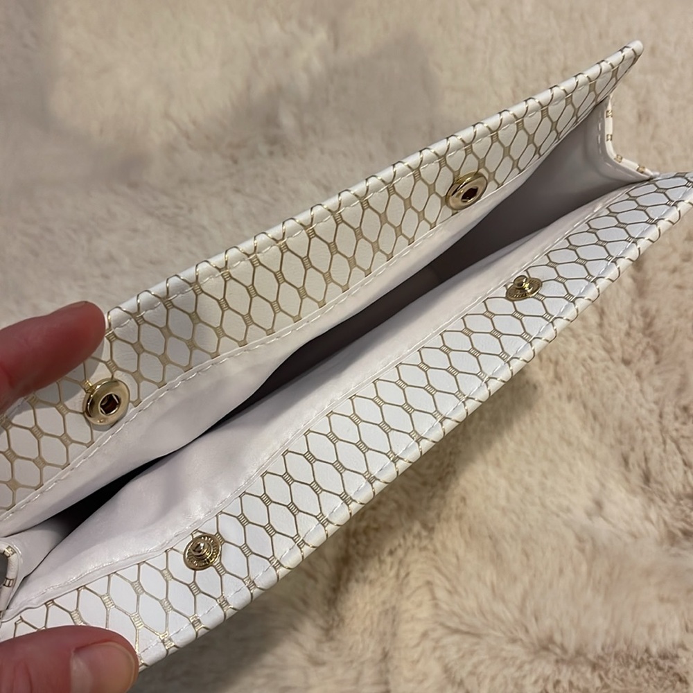 🆕 YSL Beauty Clutch - Picture 4 of 5
